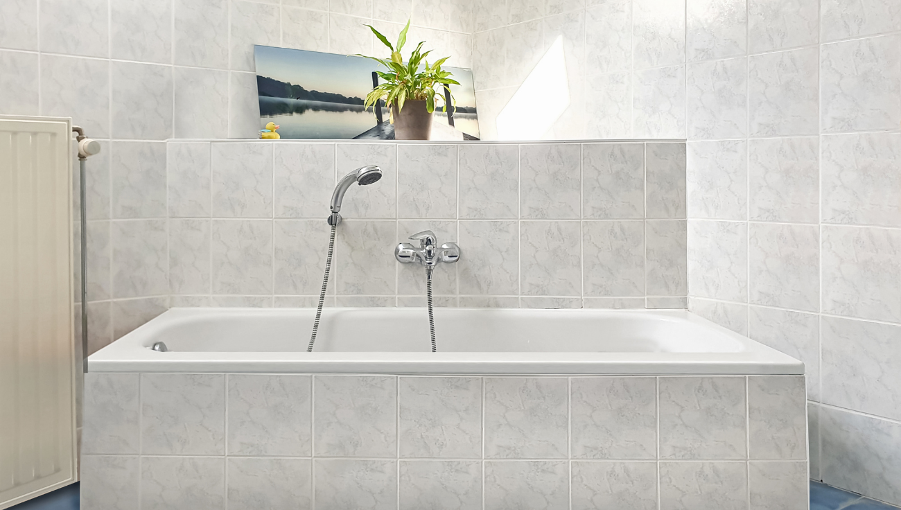 Suppression objet désordre salle de bain photo